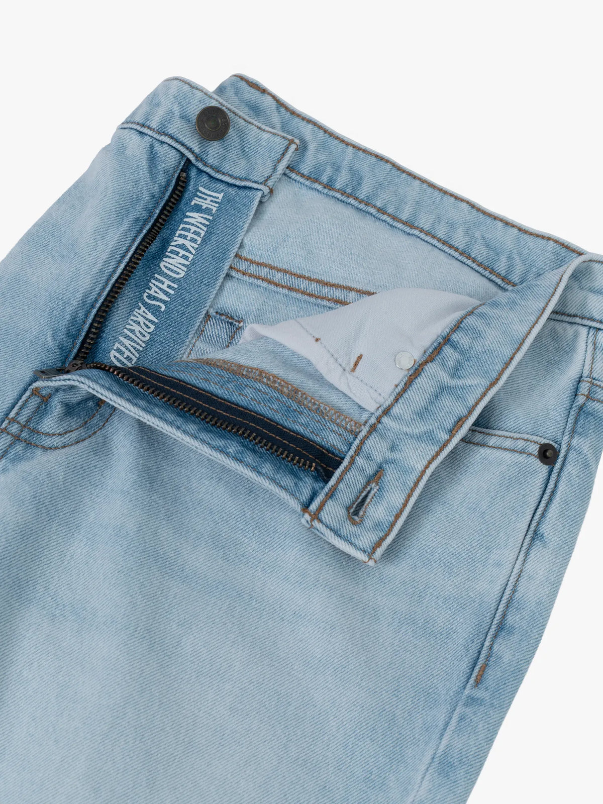 The Light Wash Denim 30" (Classic Jean)